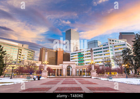 Denver, Colorado, Stati Uniti d'America downtown cityscape nel Civic Center Park a duskl Foto Stock