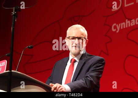 Jeremy Corbyn parla ai delegati presso il Welsh Labour Party Conference presso la sede cymru WalesJ Llandudno Foto Stock