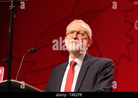 Jeremy Corbyn parla ai delegati presso il Welsh Labour Party Conference presso la sede cymru WalesJ Llandudno Foto Stock