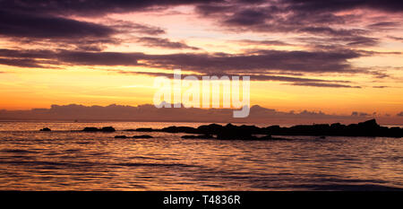 Alba su Mounts Bay, Penzance, Cornwall, Inghilterra, Regno Unito. Foto Stock