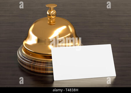 Blank business card per gli alberghi sulla scrivania in legno sfondo. Il rendering 3D Foto Stock
