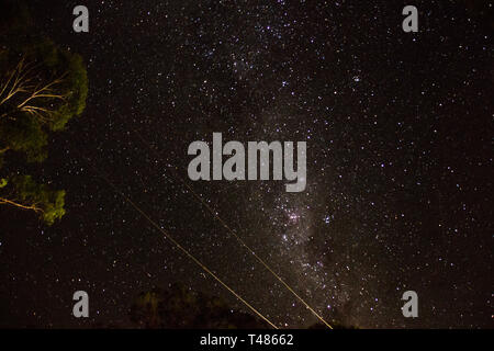 Costellata di sky in Australia di notte mostra stelle e la via lattea Foto Stock