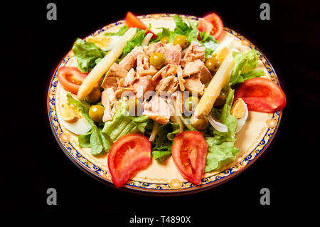 Insalata di tonno con asparagi e pomodoro Foto Stock