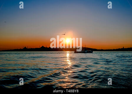 Istanbul, Turchia, 14 Aprile 2007: tramonto della penisola storica Foto Stock