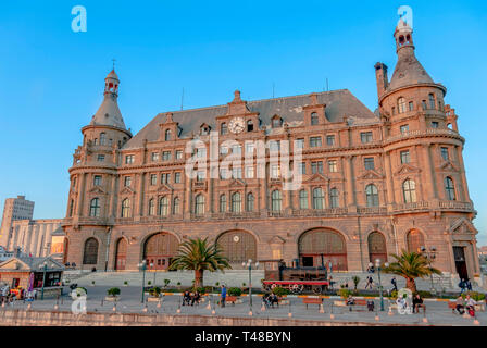Istanbul, Turchia, 14 Aprile 2007: Haydarpasa stazione ferroviaria, Kadikoy Foto Stock