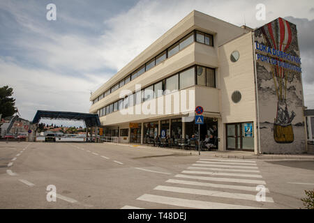 DUBROVNIK CROAZIA - Aprile 2019: edificio principale del porto di Gruz a Dubrovnik, Croazia. Foto Stock