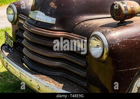 Un 1957 Chevrolet 3100 pickup truck sul visualizzatore in corrispondenza di un car show Foto Stock