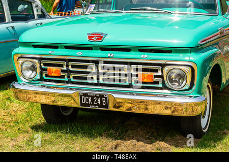 Un 1964 Ford F100 carrello sul display in corrispondenza di un'auto show Foto Stock