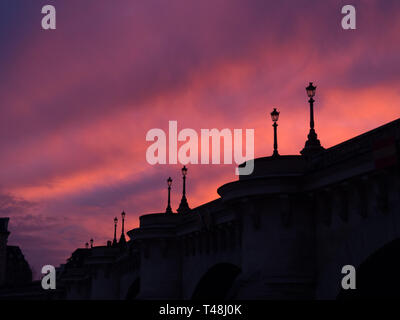 Parigi tramonto al Pont de la Concorde Foto Stock