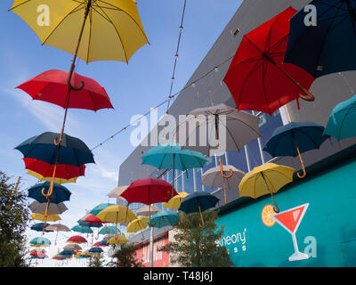 Ombrello di arte pubblica su installazione Aldrich Street di Austin in Texas Foto Stock