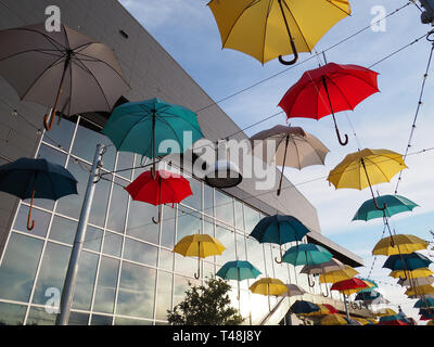 Ombrello di arte pubblica su installazione Aldrich Street di Austin in Texas Foto Stock