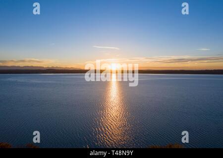 Starnberger See, tramonto, Funfseenland, drone shot, Alta Baviera, Baviera, Germania Foto Stock