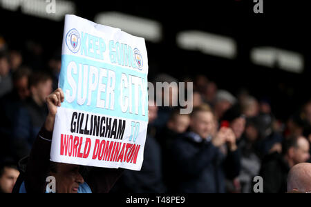 Un Manchester City la ventola può contenere fino a firmare in stand durante il match di Premier League a Selhurst Park, Londra. Foto Stock