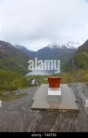 Vista di Gierangerfjord su Queen Sonja la sedia Foto Stock