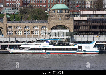 Escursione in barca di HAMMONIA Rainer Abicht Elbreederei presso il St Pauli Piers Foto Stock