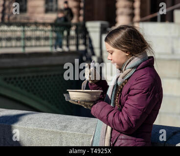 Stoccolma, Svezia. 22 marzo, 2019. 16-anno-vecchio clima svedese Greta attivista Thunberg dimostrando a Stoccolma il venerdì. Foto Stock