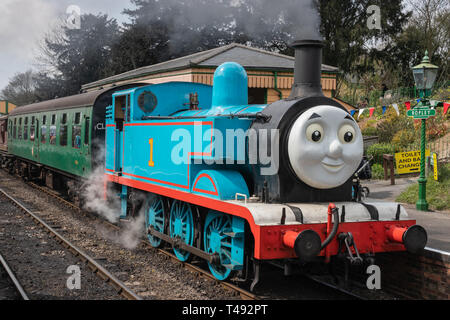 Thomas Il serbatoio del motore alla stazione Ropley sulla metà Hants Railway Foto Stock