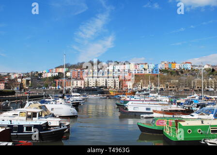 Una vista lungo le banchine di Bristol, Regno Unito Foto Stock