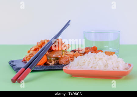Stir-fried noodles , Chow Mein , riso bianco , cucina cinese Foto Stock
