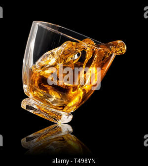 Splash di whiskey in vetro Foto Stock