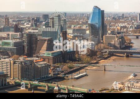 Uno Blackfriars grattacielo fotografato da Sky Garden, 20 Fenchurch Street, Londra, Inghilterra, Regno Unito. Foto Stock