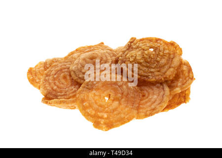 Cotenna di maiale crepitio - sfondo bianco Foto Stock