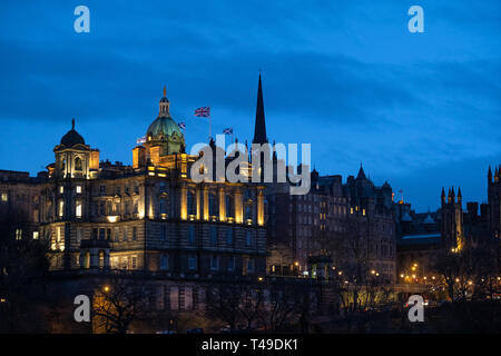 Vista notturna della Città Vecchia di Edimburgo, Scozia, Regno Unito, Europa Foto Stock