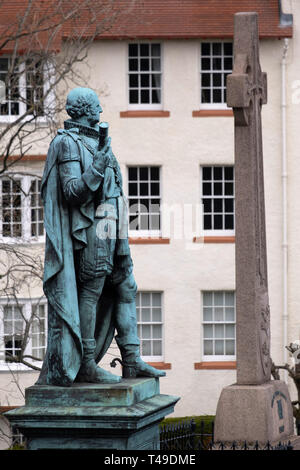 Statua di bronzo del maresciallo di campo Sua Altezza Reale Federico il Duca di York e Albany K.G. al di fuori del Castello di Edinburgo Foto Stock