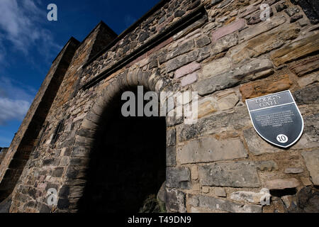 Foog's Gate, ingresso al Castello di Edimburgo tomaia ward, Edimburgo, Scozia, Regno Unito, Europa Foto Stock