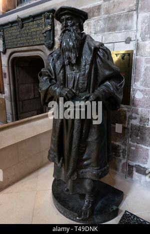 Statua del ministro calvinista John Knox dentro la Cattedrale di St Giles, Edimburgo, Scozia, Regno Unito, Europa Foto Stock