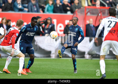 Utrecht, Paesi Bassi. Xiv Apr, 2019. Nieuw Galgenwaard, stagione 2018 / 2019, Eredivisie, Vitesse player Thulani Serero durante la partita FC Utrecht - Vitesse Credito: Pro scatti/Alamy Live News Foto Stock