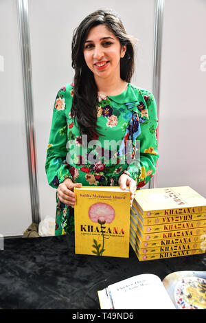 Olympia di Londra, Regno Unito. Xiv Apr 2019. Saliha Mahmood Ahmed è un vincitore di Masterchef 2017 stallo a Londra musulmano Shopping Festival 2019 il 14 aprile 2019 all'Olympia di Londra, Regno Unito. Credito: Picture Capital/Alamy Live News Foto Stock