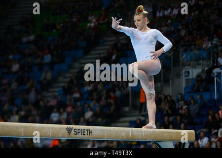 Lorette Charpy dalla Francia visto in azione durante l'apparecchiatura finali di 8 Campionati Europei di Ginnastica Artistica (giorno 5). Foto Stock