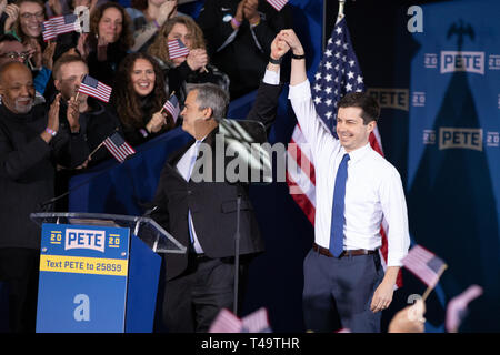 South Bend, Indiana, Stati Uniti d'America. Xiv Apr 2019. Sindaco Pete Buttigieg annuncia presidenziali 2020 eseguito su Aprile 14, 2019 in South Bend, Indiana. Xiv Apr, 2019. Credito: Lora di oliva ZUMA/filo/Alamy Live News Foto Stock