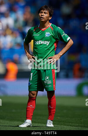 Barcellona, Spagna. Xiii Apr, 2019. Calcio: Liga Santander 2018/19: Takashi Inui la di Alaves reagisce durante la Primera Division spagnolo "Liga Santander (Espanola)' Match tra RCD Espanyol 2-1 Alaves presso lo stadio RCD a Barcellona, Spagna, 13 aprile 2019. Credito: Pablo Morano/ AFLO/Alamy Live News Foto Stock