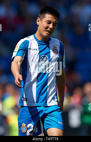 Barcellona, Spagna. Xiii Apr, 2019. Calcio: Liga Santander 2018/19: Wu Lei di Espanyol reagisce durante la Primera Division spagnolo "Liga Santander (Espanola)' Match tra RCD Espanyol 2-1 Alaves presso lo stadio RCD a Barcellona, Spagna, 13 aprile 2019. Credito: Pablo Morano/ AFLO/Alamy Live News Foto Stock