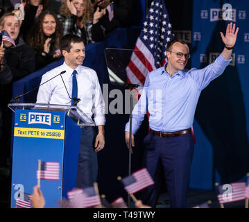 South Bend, Indiana, Stati Uniti d'America. Xiv Apr 2019. Sindaco Pete Buttigieg annuncia presidenziali 2020 eseguito su Aprile 14, 2019 in South Bend, Indiana. Xiv Apr, 2019. Credito: Lora di oliva ZUMA/filo/Alamy Live News Foto Stock