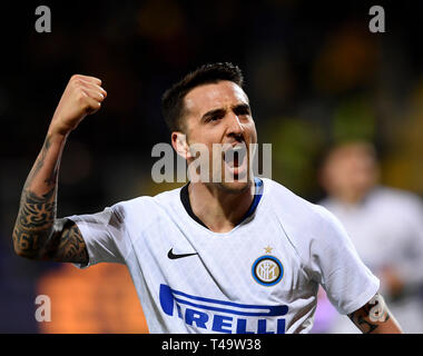 Frosinone, Italia. Xiv Apr, 2019. FC Inter di Matias Vecino celebra il suo obiettivo nel corso di una serie di una partita di calcio tra Frosinone e FC Inter in Frosinone, Italia, Aprile 14, 2019. FC Inter ha vinto 3-1. Credito: Alberto Lingria/Xinhua/Alamy Live News Foto Stock