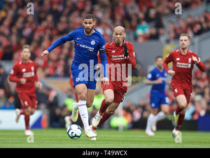 Liverpool. Xv Apr, 2019. Chelsea Ruben Loftus-Cheek (L) compete nel corso English Premier League match tra Liverpool FC e Chelsea FC ad Anfield di Liverpool, in Gran Bretagna il 14 aprile 2019. Liverpool ha vinto 2-0. Credito: Xinhua/Alamy Live News Foto Stock