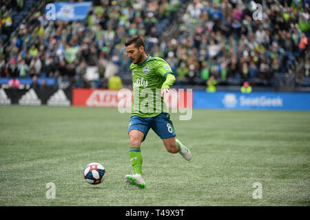 Seattle, Washington, Stati Uniti d'America. Xiii Apr, 2019. La Sirene Victor Rodriguez (8) in azione come Toronto FC visiti le sirene di Seattle per un match di MLS al secolo campo Collegamento a Seattle, WA. Credito: Jeff Halstead/ZUMA filo/Alamy Live News Foto Stock