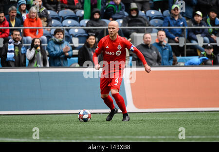 Seattle, Washington, Stati Uniti d'America. Xiii Apr, 2019. Toronto è Michael Bradley (4) in azione come Toronto FC visiti le sirene di Seattle per un match di MLS al secolo campo Collegamento a Seattle, WA. Credito: Jeff Halstead/ZUMA filo/Alamy Live News Foto Stock