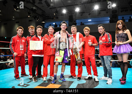 (L-R) Kosuke Ota, Koji Matsumoto, Takuma Inoue, Hideyuki Ohashi, Koki Inoue (JPN), Shiro Sakuma, Naoya Inoue, Shingo Inoue, Aprile 6, 2019 - Pugilato : Koki Inoue del Giappone pone con Ohashi boxing palestra personale dopo aver vinto il giapponese super leggero titolo bout al Korakuen Hall di Tokyo, Giappone. (Foto di Hiroaki Yamaguchi/AFLO) Foto Stock