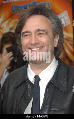 LOS ANGELES, CA. 09 novembre 2003: regista Joe Dante al mondo premiere, a Hollywood, del suo nuovo film Looney Tunes torna in azione. Foto Stock