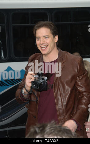 LOS ANGELES, CA. 09 novembre 2003: Attore Brendan Fraser alla premiere mondiale, a Hollywood, del suo nuovo film Looney Tunes torna in azione. Foto Stock