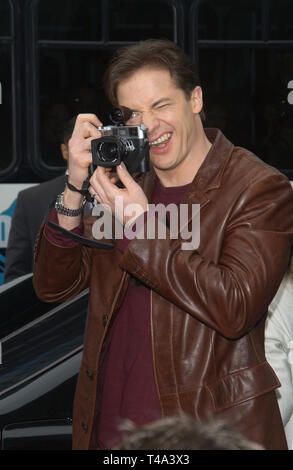 LOS ANGELES, CA. 09 novembre 2003: Attore Brendan Fraser alla premiere mondiale, a Hollywood, del suo nuovo film Looney Tunes torna in azione. Foto Stock