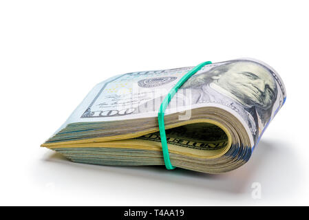 Il denaro. Arrotolato in un tubo di un centinaio di dollari banconote Foto Stock