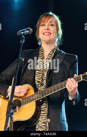 Suzanne Vega in esecuzione al Festival Cornbury, UK. Luglio 4, 2014 Foto Stock