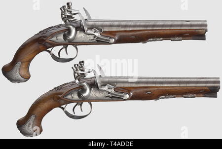 Una coppia belga di doppi flintlock pistols, circa 1810. Il gruppo di canna fatta da Damasco in acciaio 14,5 mm calibro. Flintlocks con scorrimento di sicurezze, ciascuna firmata sul freno "Richard' e 'London' (indossata da lucidatura). Noce piena di scorte con tromba nasi (una sostituzione), vincolato incisioni e taglio mobili in ferro, filo di argento intarsi. Ramrods in legno con tromba suggerimenti. Le scorte con alcune piccole crepe, uno forestock con una vecchia riparazione. Lunghezza 38 cm, storico, storico del XIX secolo, civile pistola, civile pistole, palmare, pistola, , Additional-Rights-Clearance-Info-Not-Available Foto Stock
