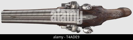 Una coppia belga di doppi flintlock pistols, circa 1810. Il gruppo di canna fatta da Damasco in acciaio 14,5 mm calibro. Flintlocks con scorrimento di sicurezze, ciascuna firmata sul freno "Richard' e 'London' (indossata da lucidatura). Noce piena di scorte con tromba nasi (una sostituzione), vincolato incisioni e taglio mobili in ferro, filo di argento intarsi. Ramrods in legno con tromba suggerimenti. Le scorte con alcune piccole crepe, uno forestock con una vecchia riparazione. Lunghezza 38 cm, storico, storico del XIX secolo, civile pistola, civile pistole, palmare, pistola, , Additional-Rights-Clearance-Info-Not-Available Foto Stock