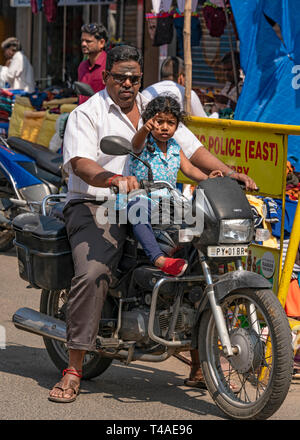 Tipico verticale streetview di Pondicherry, India. Foto Stock